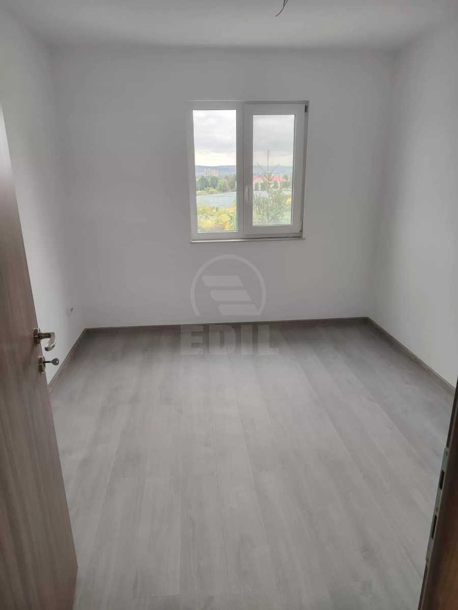 Inchiriere Apartament 4 camere GHEORGHENI-4