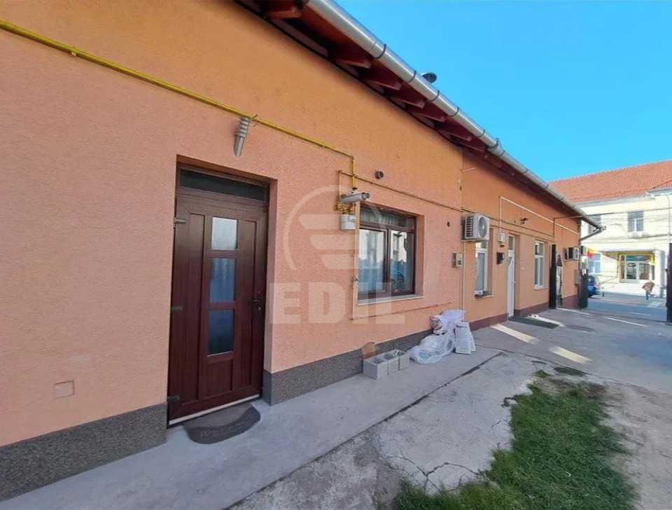 Inchiriere Spatiu comercial 6 incaperi CENTRAL
